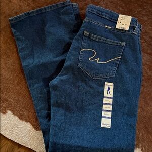 Wrangler women’s size 7/8 boot cut Indigo Embroidered Pocket